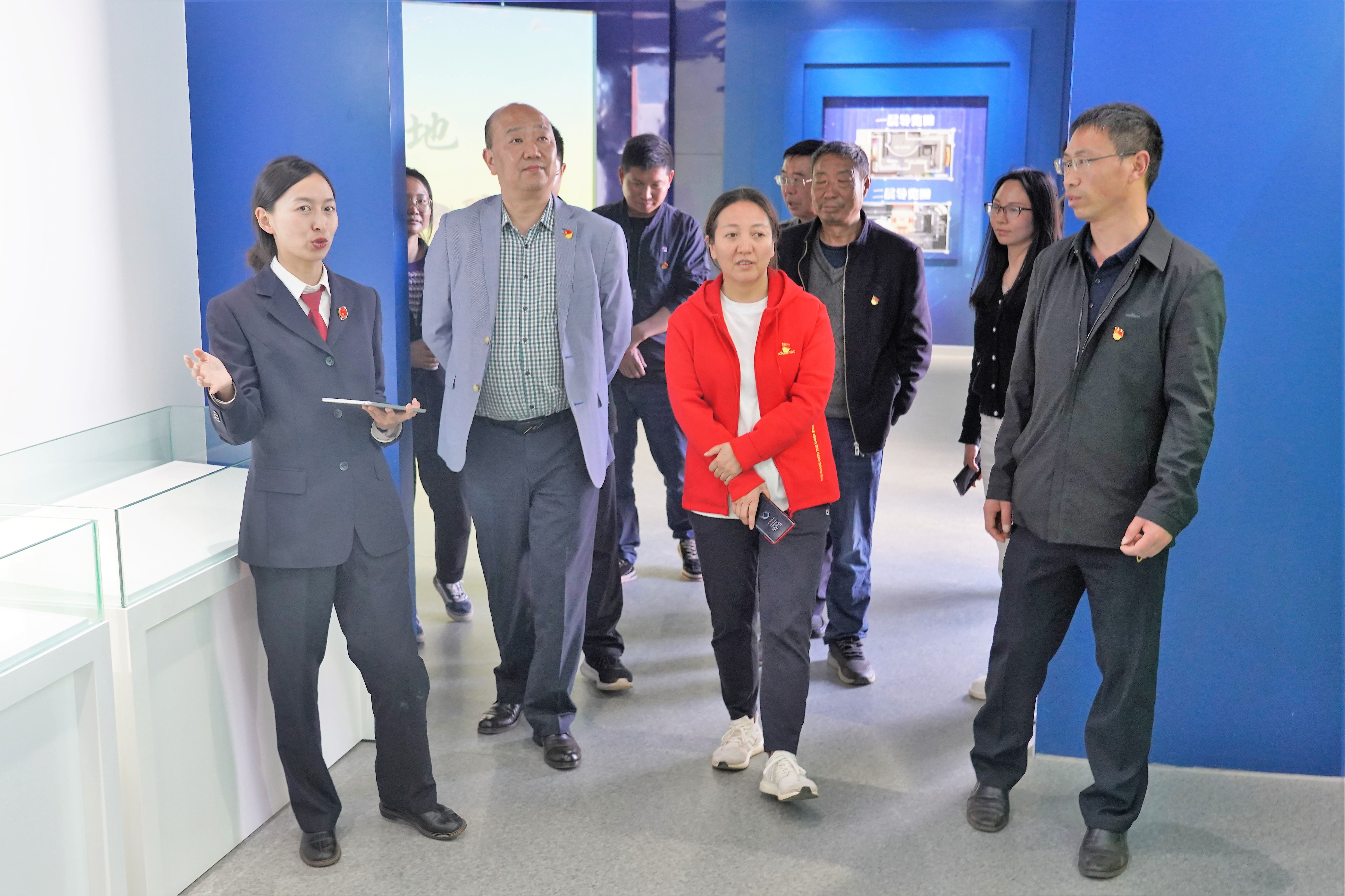 参观青少年法治教育基地3.jpg